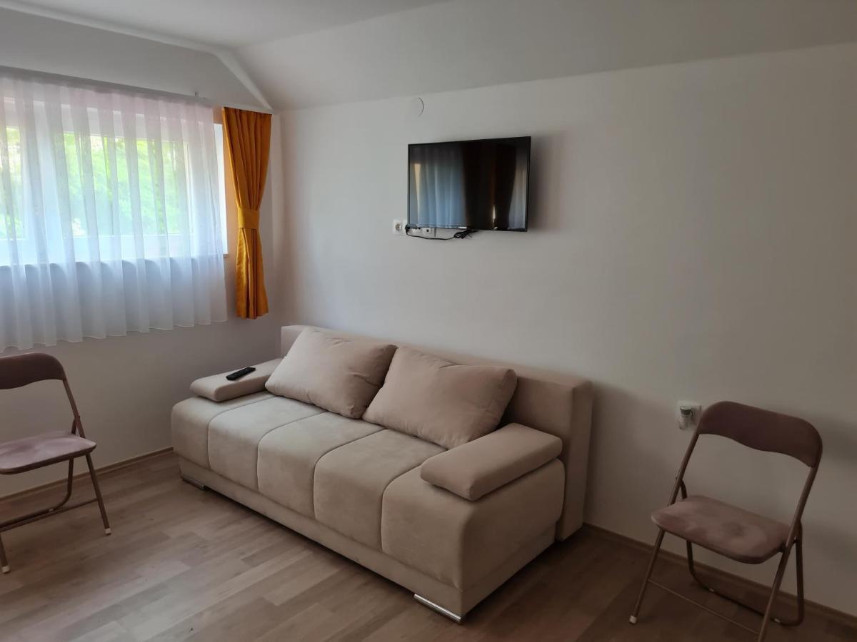 Restoran I Sobe Savic Bed & Breakfast Krnjak Luaran gambar