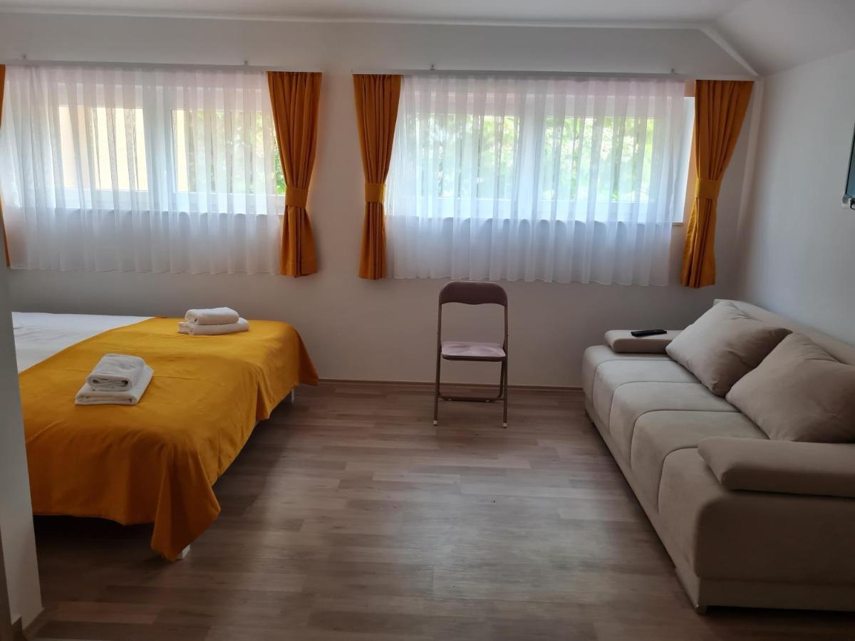 Restoran I Sobe Savic Bed & Breakfast Krnjak Luaran gambar