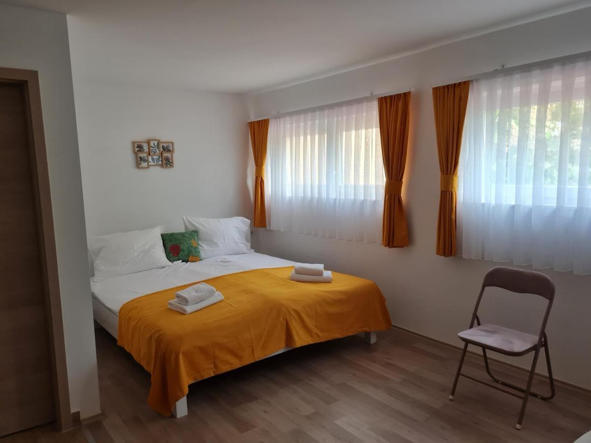 Restoran I Sobe Savic Bed & Breakfast Krnjak Luaran gambar