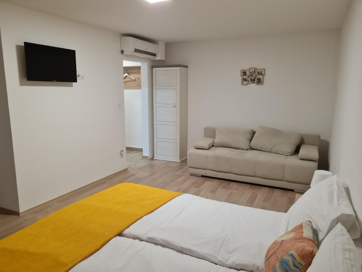 Restoran I Sobe Savic Bed & Breakfast Krnjak Luaran gambar