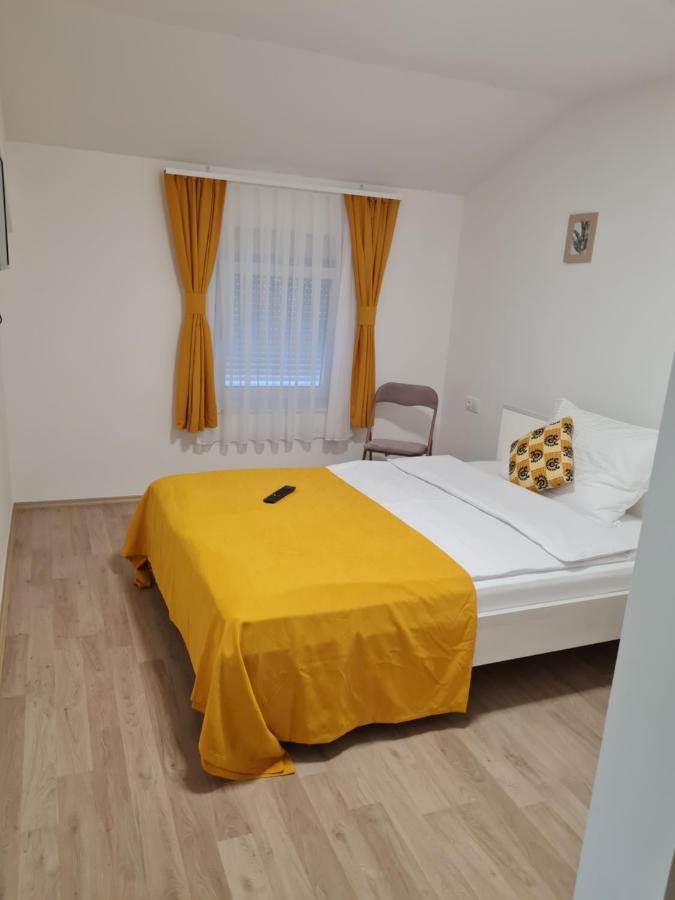 Restoran I Sobe Savic Bed & Breakfast Krnjak Luaran gambar