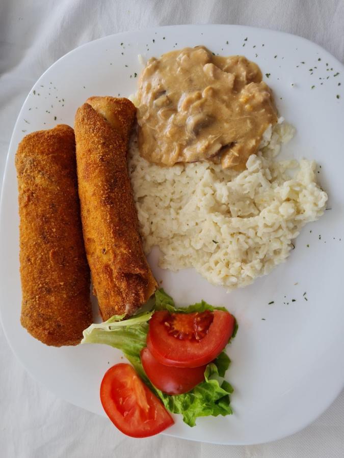 Restoran I Sobe Savic Bed & Breakfast Krnjak Luaran gambar