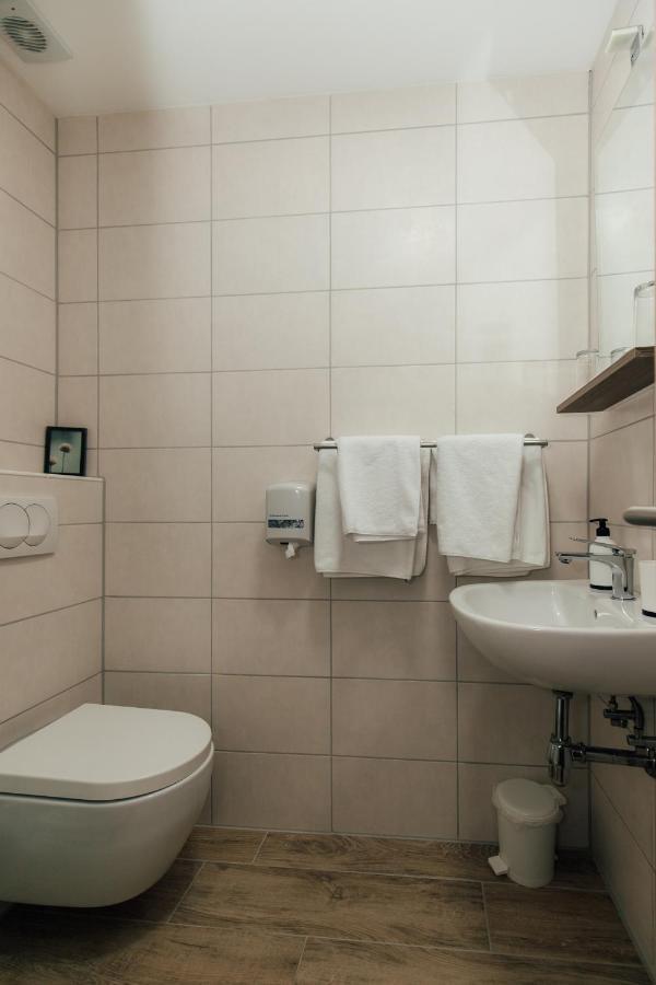 Restoran I Sobe Savic Bed & Breakfast Krnjak Luaran gambar