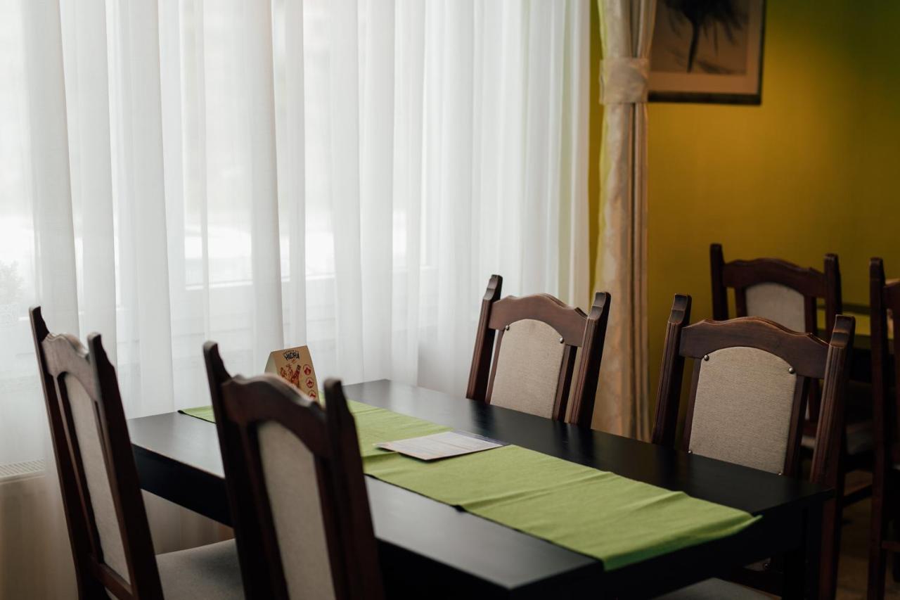 Restoran I Sobe Savic Bed & Breakfast Krnjak Luaran gambar