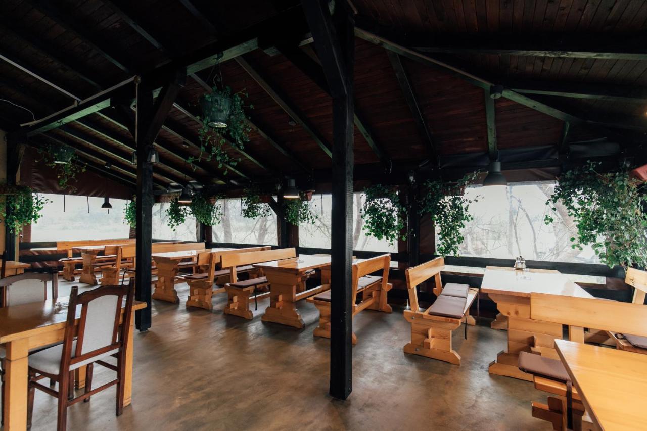 Restoran I Sobe Savic Bed & Breakfast Krnjak Luaran gambar