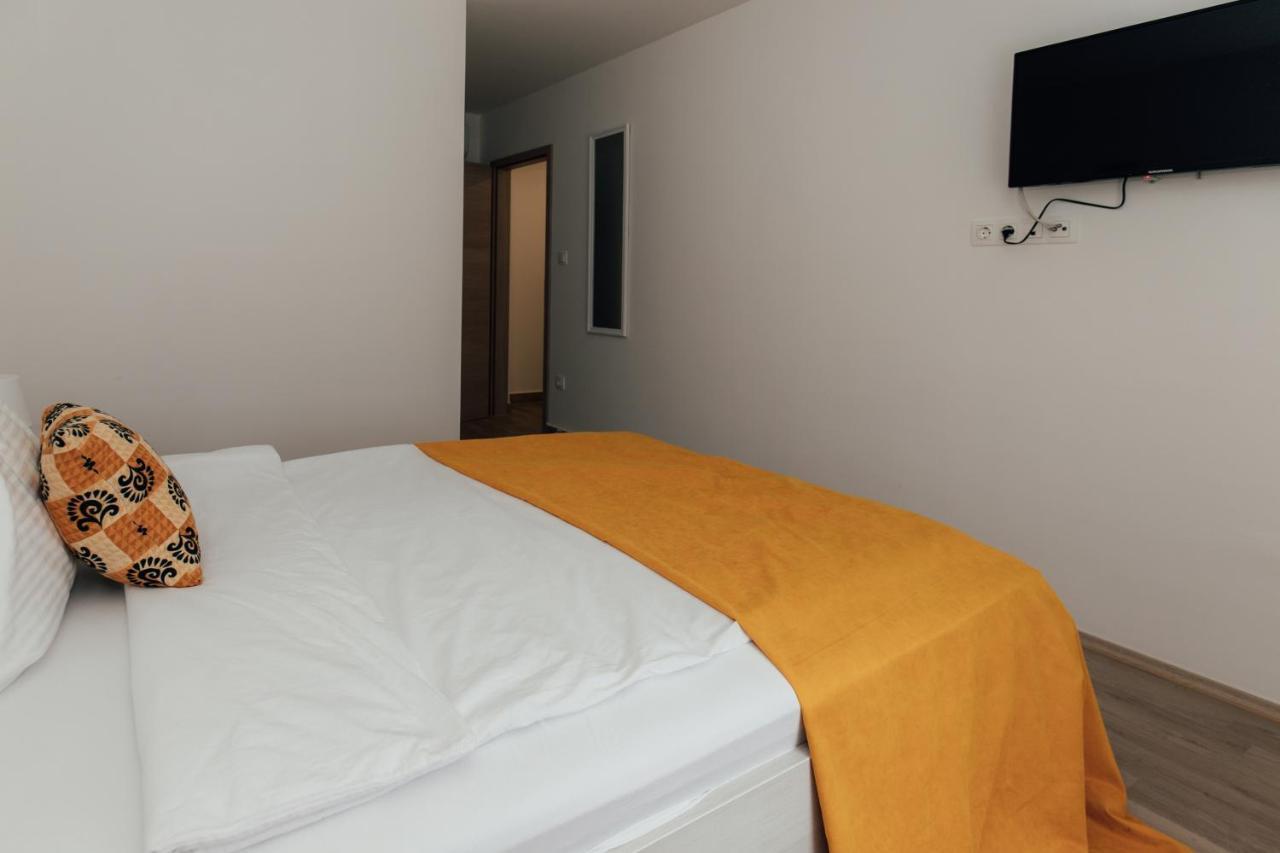 Restoran I Sobe Savic Bed & Breakfast Krnjak Luaran gambar