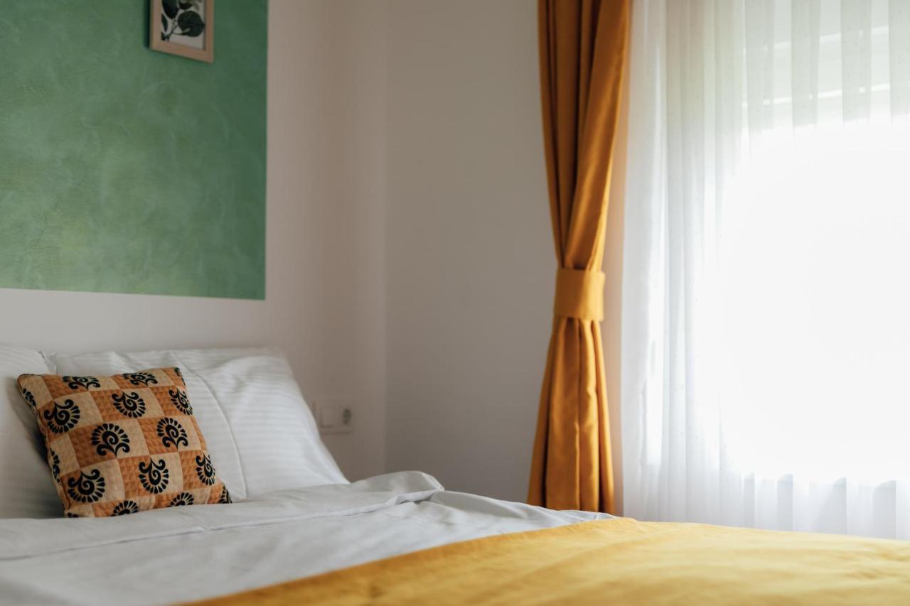 Restoran I Sobe Savic Bed & Breakfast Krnjak Luaran gambar