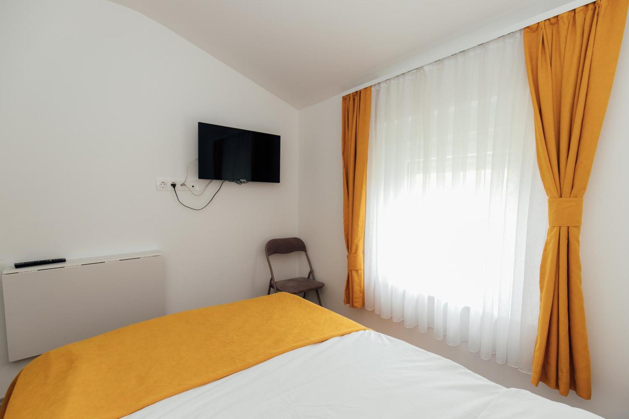 Restoran I Sobe Savic Bed & Breakfast Krnjak Luaran gambar