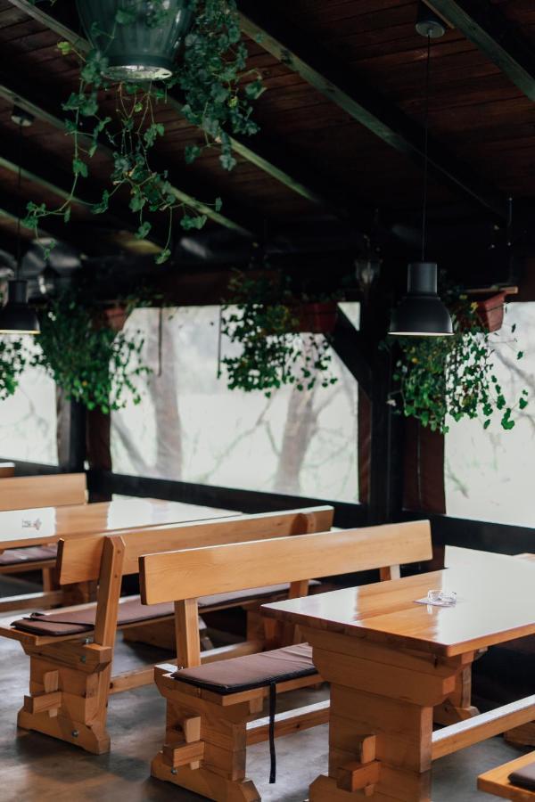Restoran I Sobe Savic Bed & Breakfast Krnjak Luaran gambar
