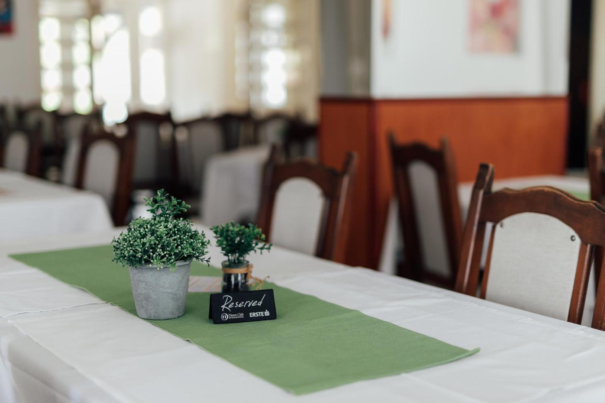 Restoran I Sobe Savic Bed & Breakfast Krnjak Luaran gambar